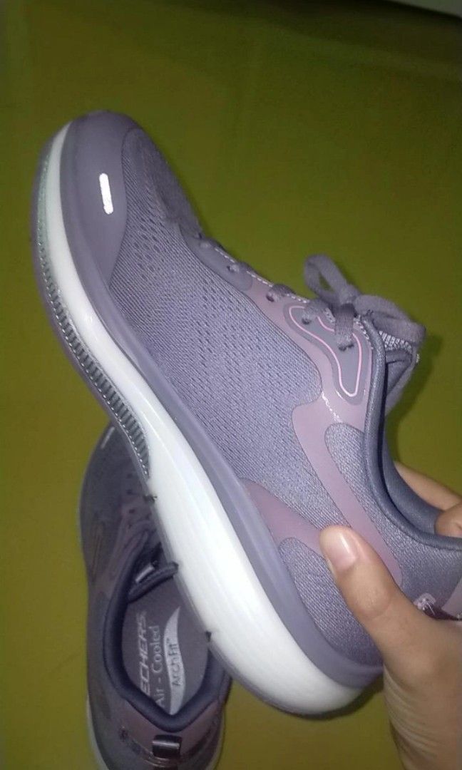 Skechers new edition top