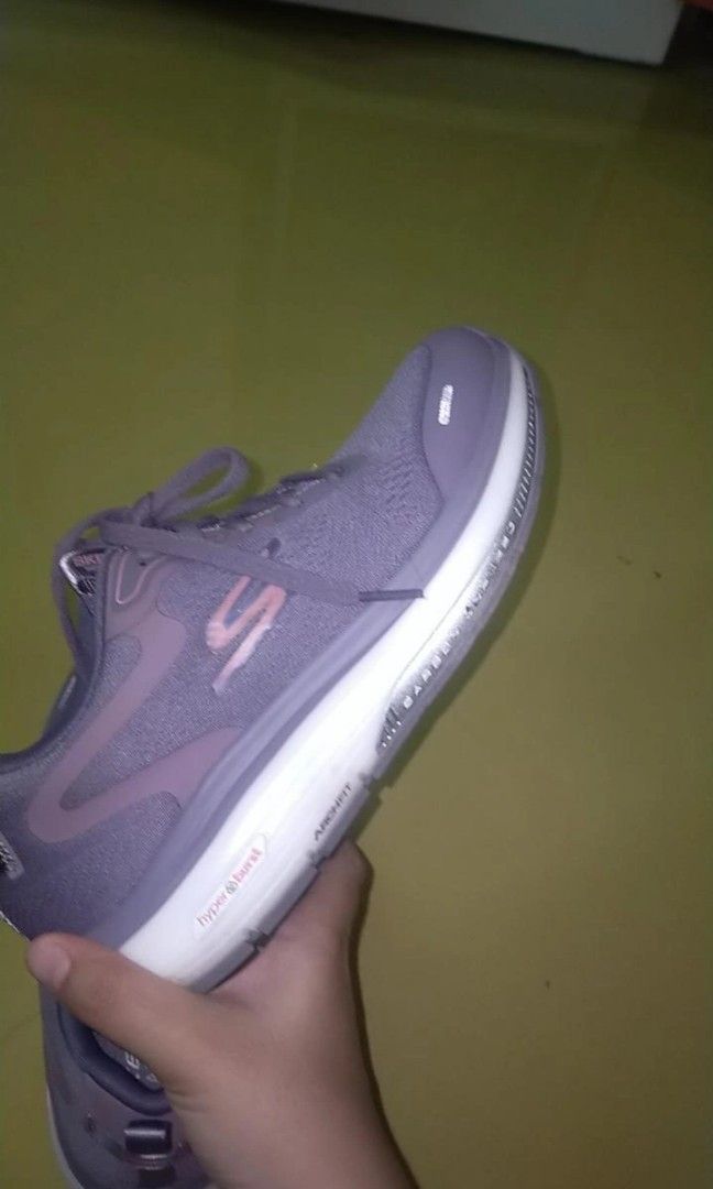Skechers new edition top