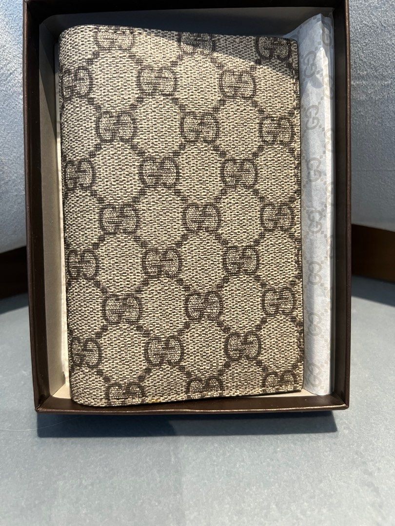 Gucci passport holder with box on Carousell