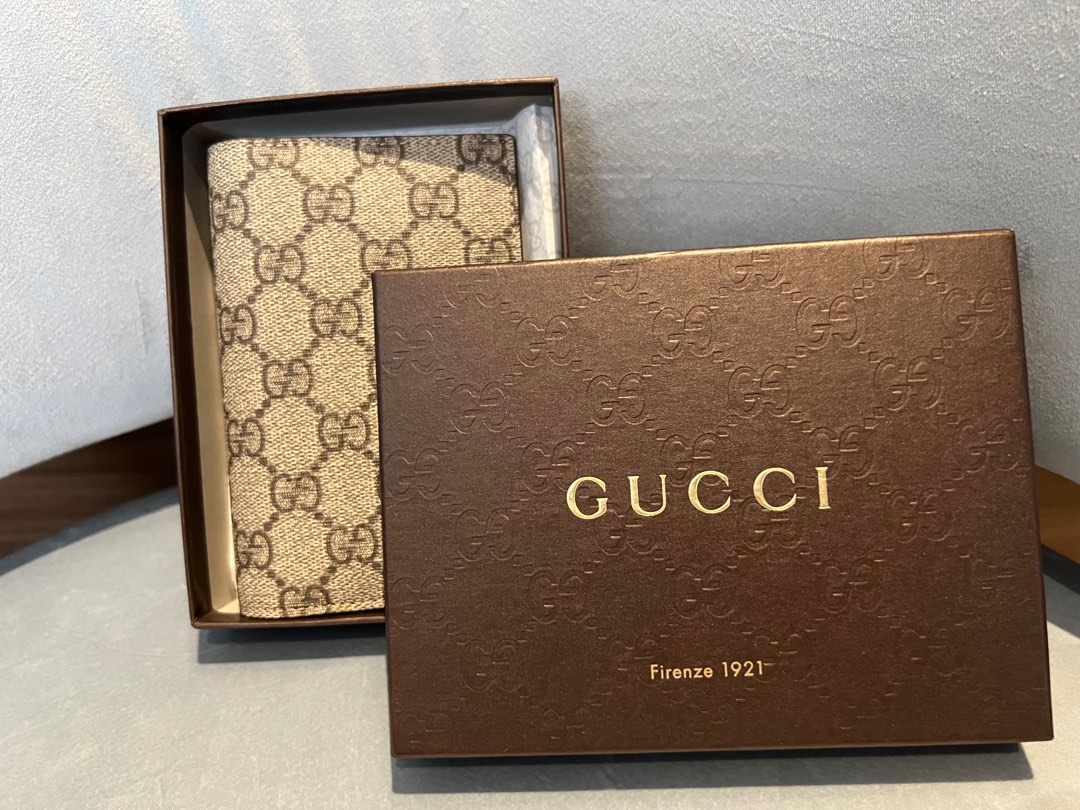 Gucci passport holder with box on Carousell