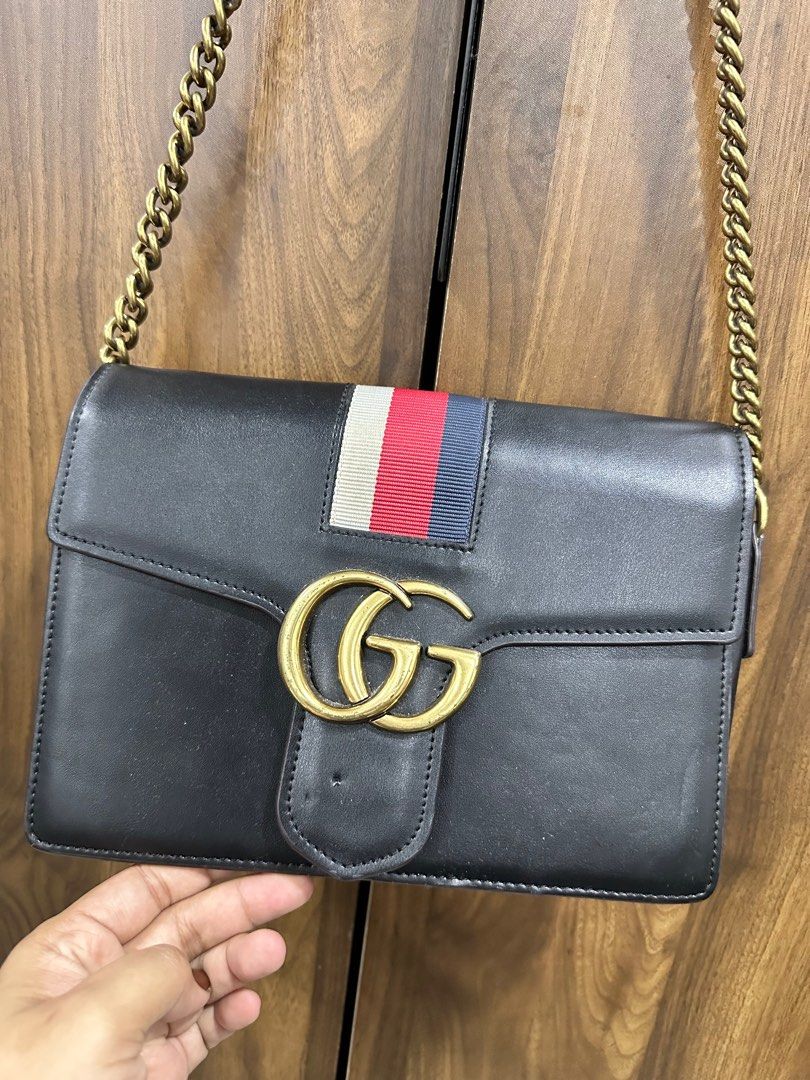 Gucci shoulder best sale sling bag