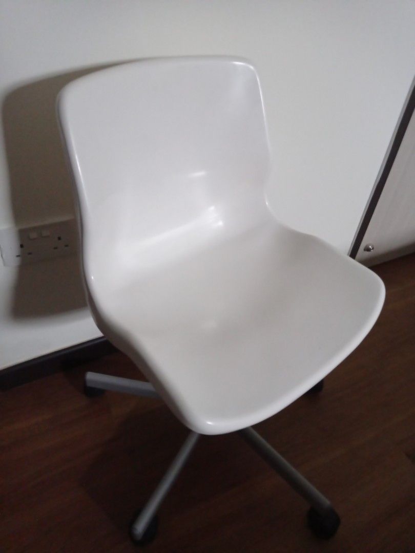 Ikea white deals plastic desk chair