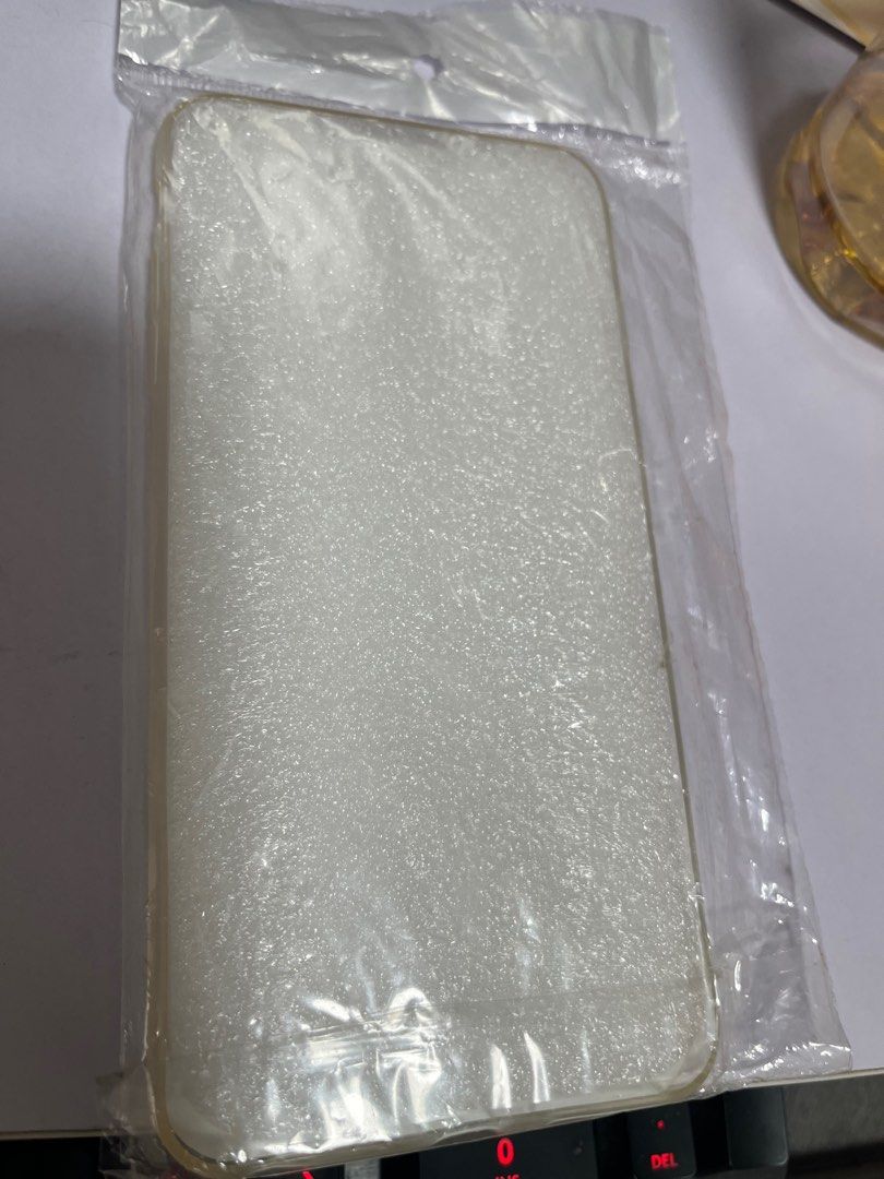 iPhone 6 Plus Case （分類：手機套及手機殻）位於 Hong Kong。 由 lamlam_47 提交（商品編號 1237121067，圖片 2）。簡介： 買mon貼送手機殼 而家有啲發黃。