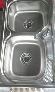Kitchen sink with double tub