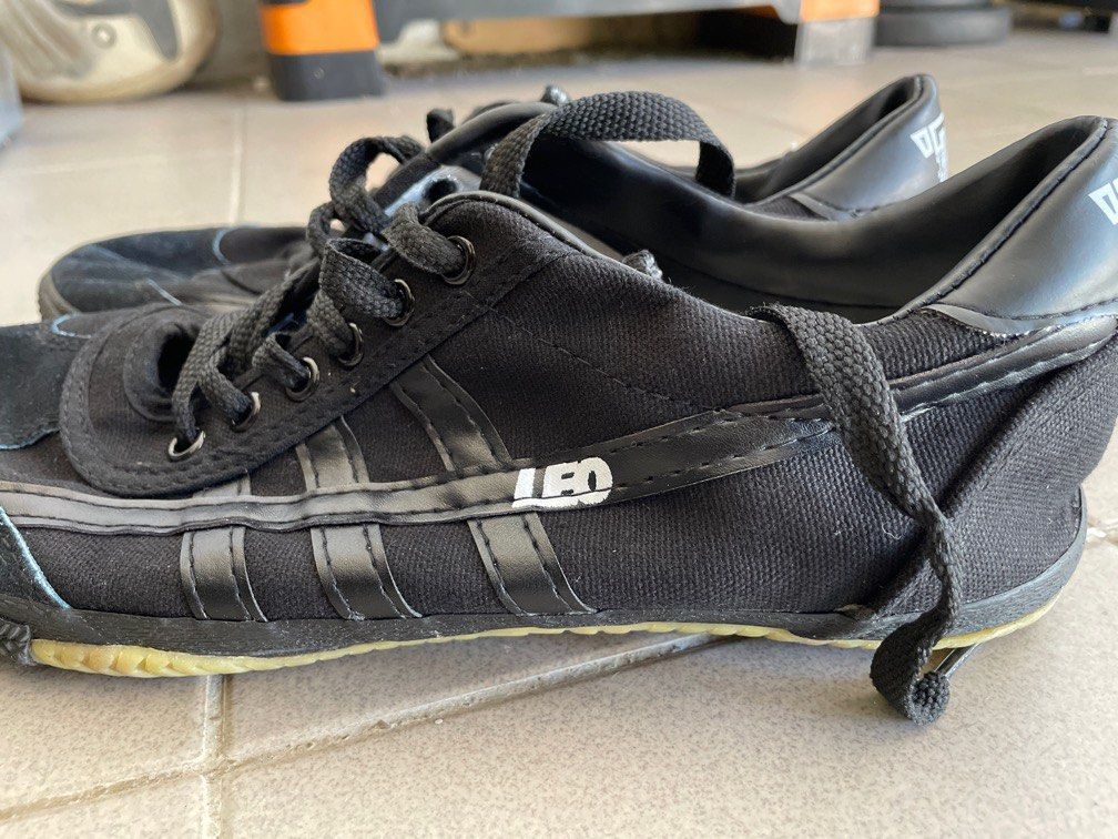 leo futsal shoes
