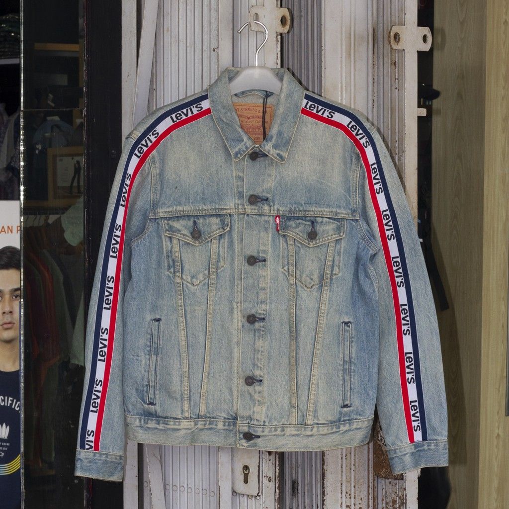 Levi s sportswear trucker jacket 594460000 Fesyen Pria Pakaian Baju Luaran di Carousell