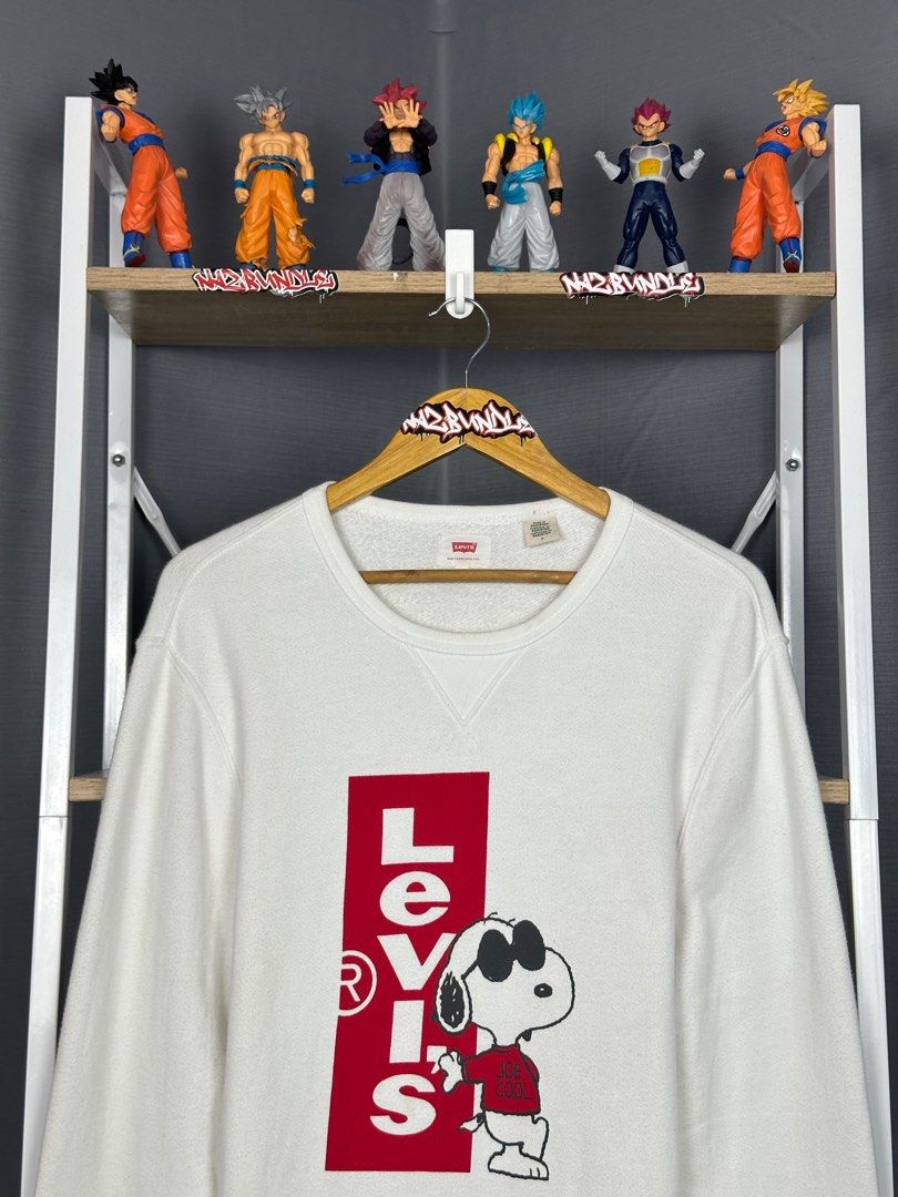 Levis on sale snoopy sweatshirt