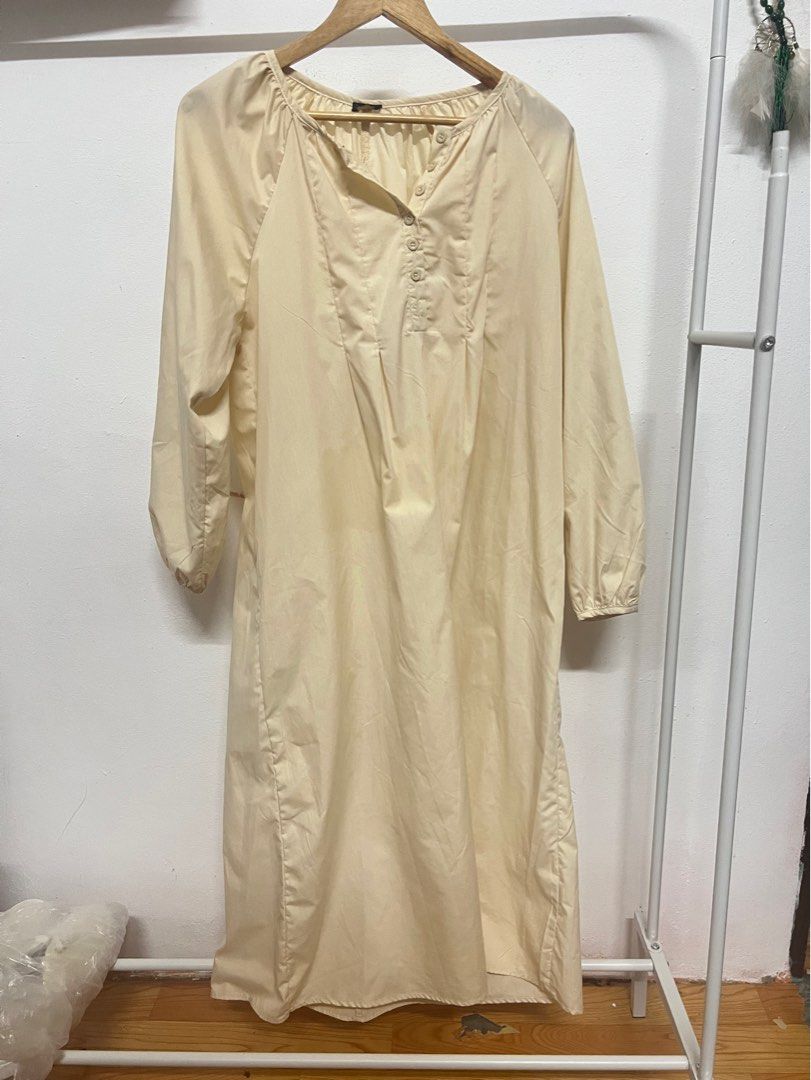 LONG BLOUSE (Category: Dresses) located in Segamat. Submitted by nishzack (Listing ID 1237143782, Image 1). Description: Size S to XL Labuh : 132cm.