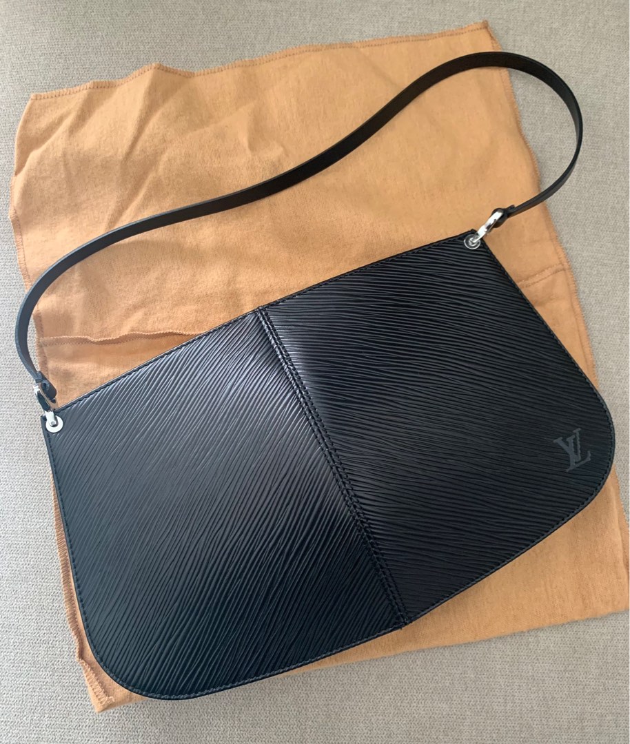 Louis Vuitton Black Epi Leather Demi Lune Pochette Clutch
