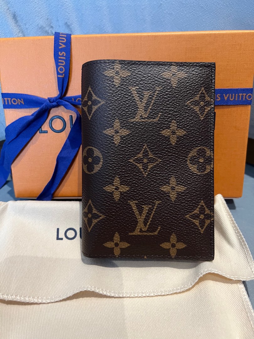 LOUIS VUITTON Passport Cover Damier Ebene Wallet, Luxury, Bags & Wallets on  Carousell