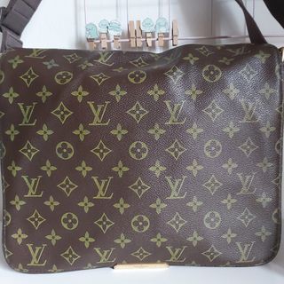 Lv chain sling shoulder bag, Luxury, Bags & Wallets on Carousell