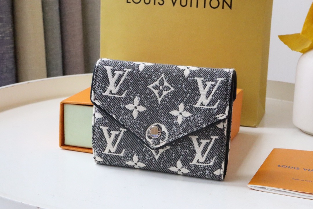 Louis Vuitton Felicie Pochette : Review, What fits, Regrets, Is it