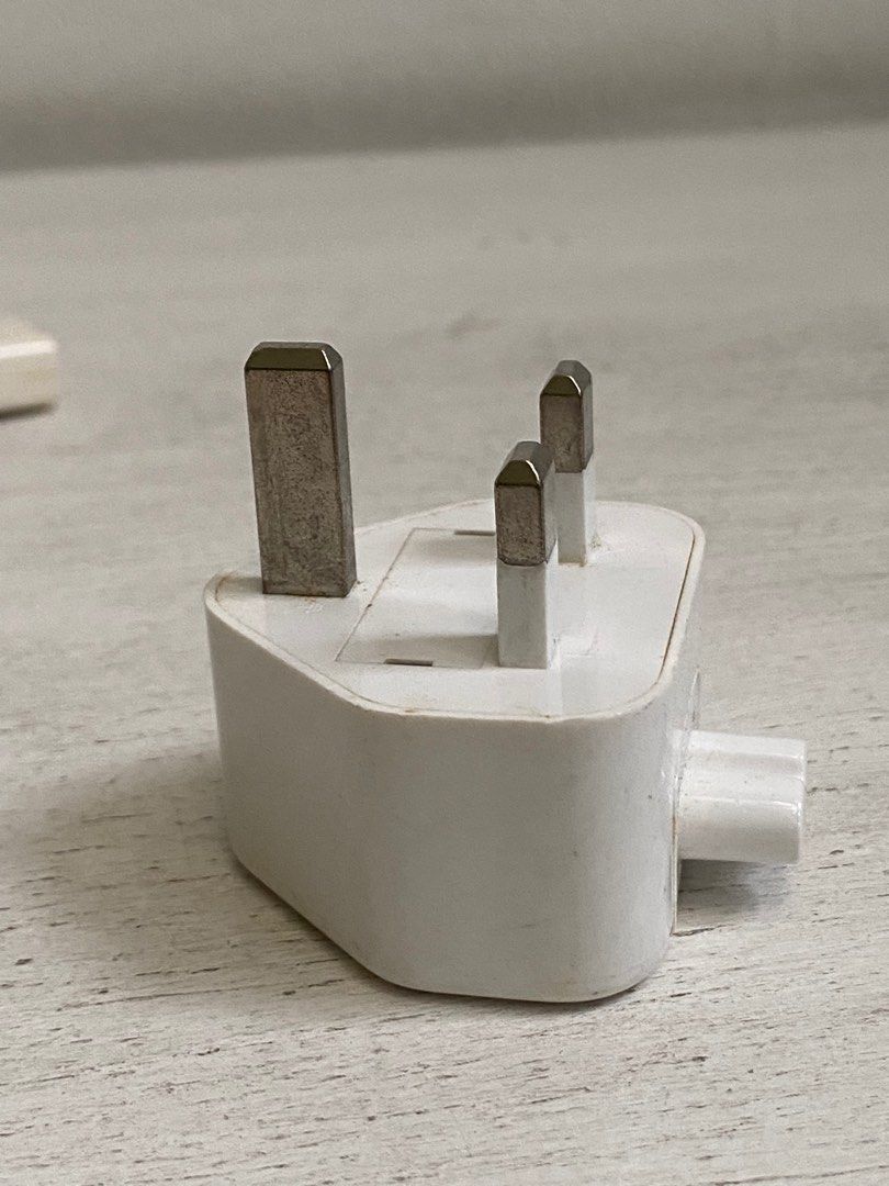 Magsafe Adapto (Category: Cables & Adaptors) located in Manila. Submitted by mcp3493 (Listing ID 1237052766, Image 1). Description: .