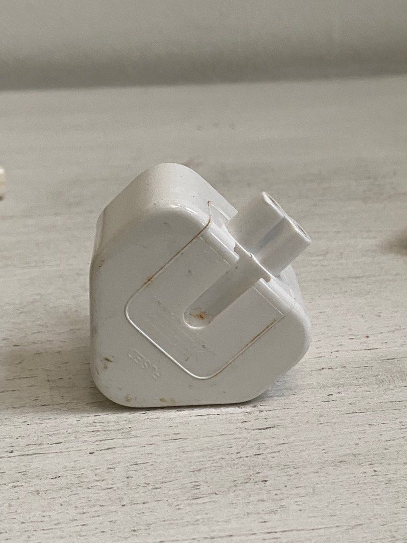Magsafe Adapto (Category: Cables & Adaptors) located in Manila. Submitted by mcp3493 (Listing ID 1237052766, Image 2). Description: .