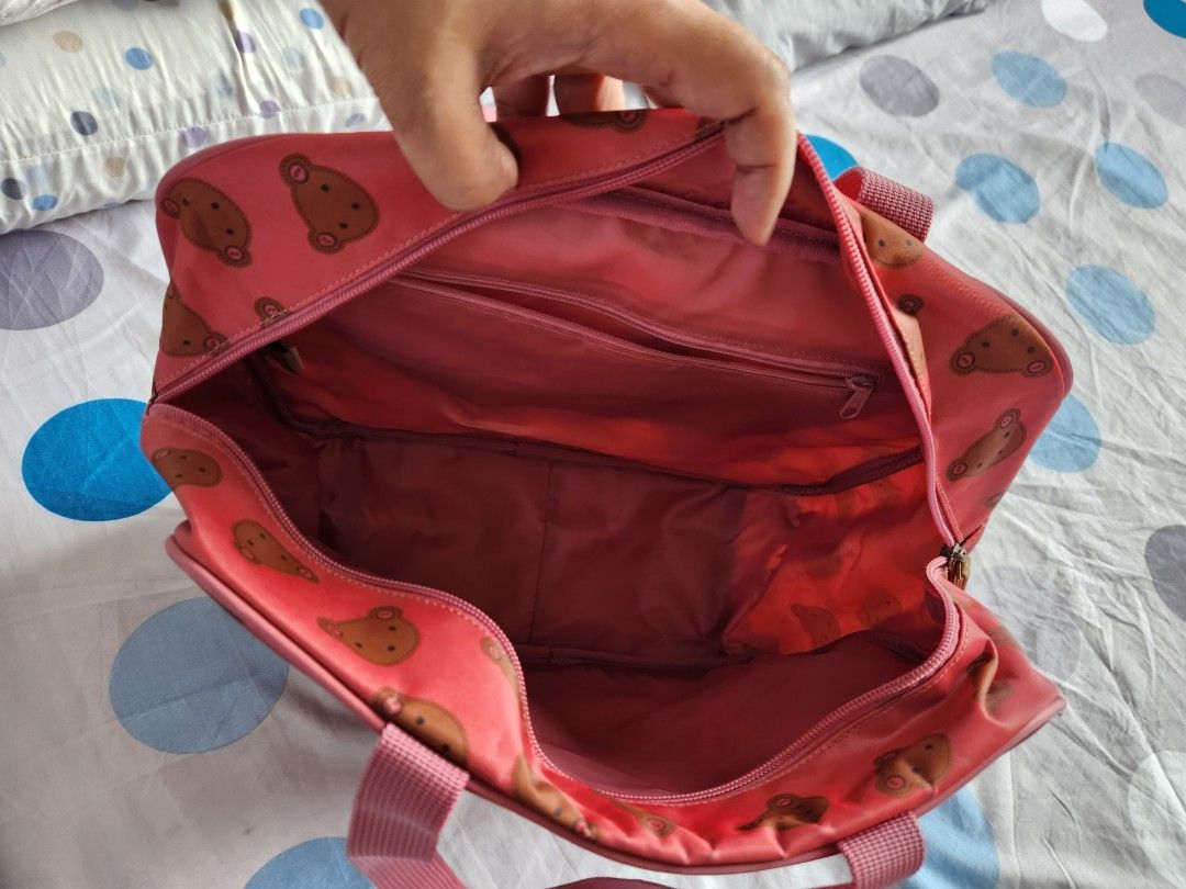 Medium Sized Baby Handbag (Category: Diaper Bags & Wetbags) located in San Juan City. Submitted by _allykim (Listing ID 1236996613, Image 2). Description: >>korean ukay find >>medium sized hand bag >>can be used as baby bag or lunch bag >>super spacious interior >>needs wash.