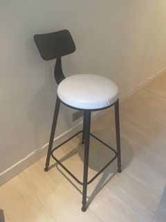 Kikhher modern minimalist bar stool 