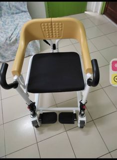 Multi-Functional Lifting Commode Wheelchair Transfer Chair Kerus Roda Mudah Alih Pelbagai Fungsi Moving Chair Lift
