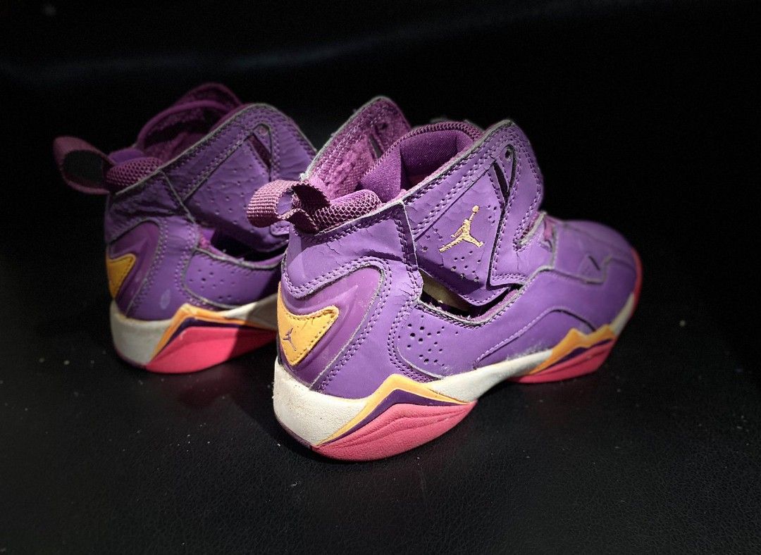 nick young basketball shoes