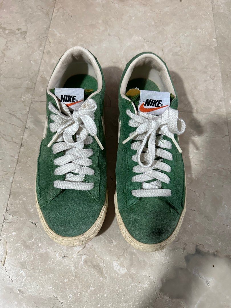 highlight green nike shoes