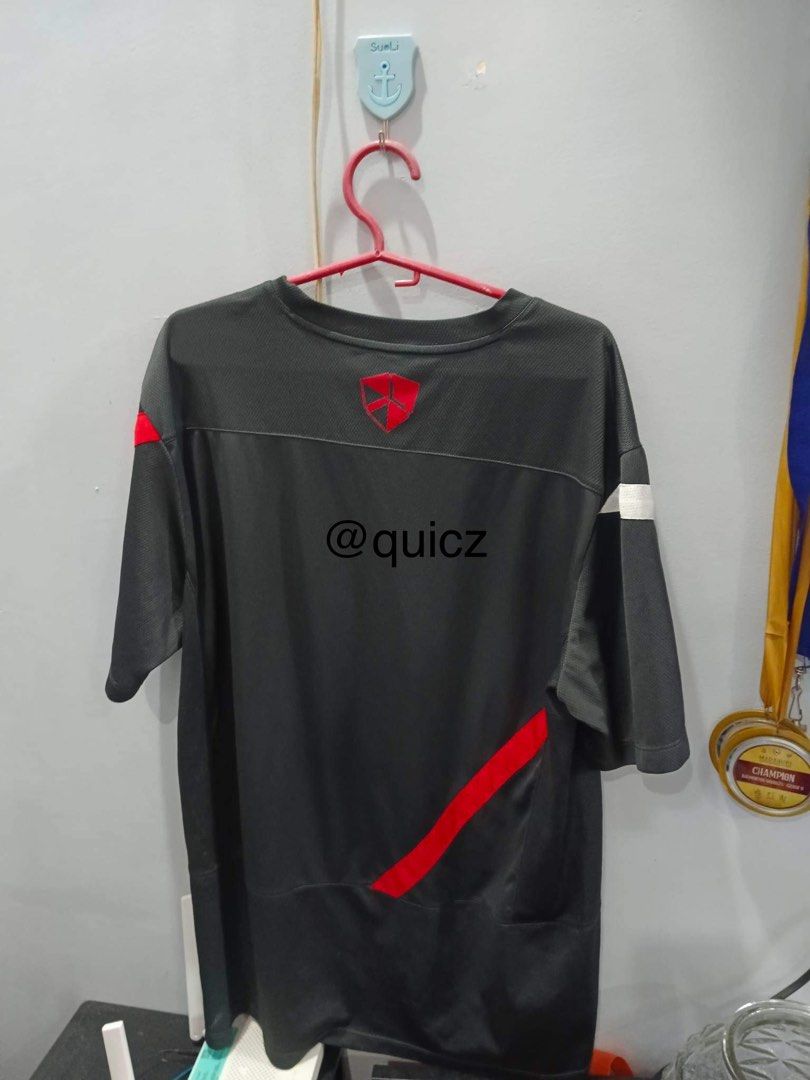 Nike Manchester United DHL Jersey (Category: Activewear) located in Mabalacat. Submitted by quicz (Listing ID 1237071433, Image 2). Description: Nike Manchester United DHL Jersey 9/10 Condition Pm me for more info/pictures! .
