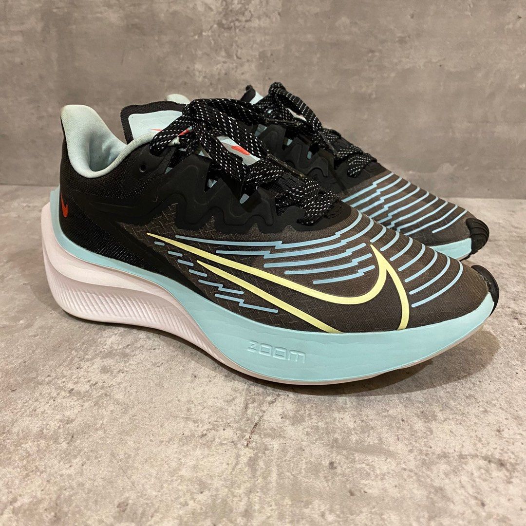 Nike zoom store gravity running shoe