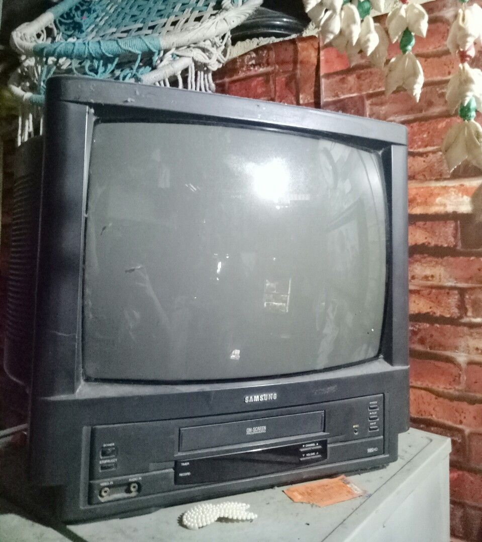 OLD MODEL ORIGINAL SAMSUNG TV, TV & Home Appliances, TV & Entertainment