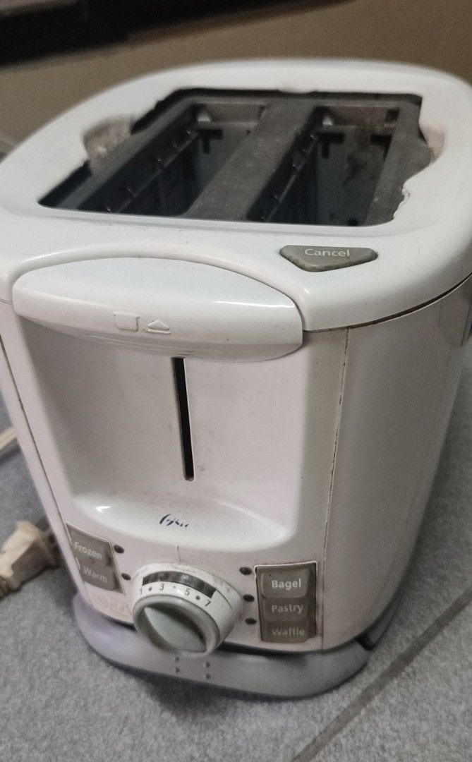 Bread Toaster Oster brand 120 volts, TV & Home Appliances, Kitchen