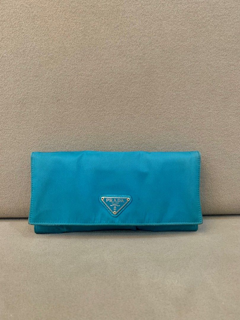 Prada Nylon Long Wallet (Category: Luxury Bags & Wallets) located in Paranaque City. Submitted by katlouieleandicho (Listing ID 1237031439, Image 2). Description: 💯Authentic Made in Italy Rank AB.