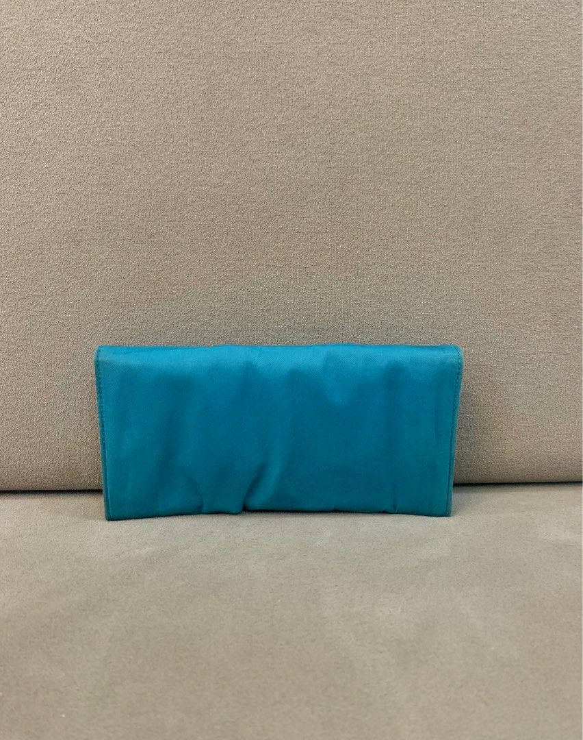 Prada Nylon Long Wallet (Category: Luxury Bags & Wallets) located in Paranaque City. Submitted by katlouieleandicho (Listing ID 1237031439, Image 3). Description: 💯Authentic Made in Italy Rank AB.