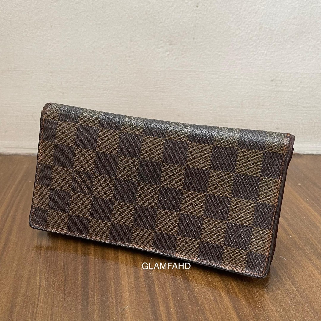 Authentic Louis Vuitton Damier Ebene Compact Zip Bifold Wallet, Luxury,  Bags & Wallets on Carousell