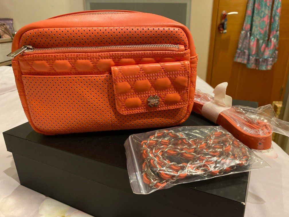 Pretty Camera Bag (Category: Cross-body Bags) located in Singapore. Submitted by luxjoy (Listing ID 1237114374, Image 1). Description: Brand new salmon pink camera bag in calf leather with 2 straps - 1 chain and 1 leather 24x7x15 cm.