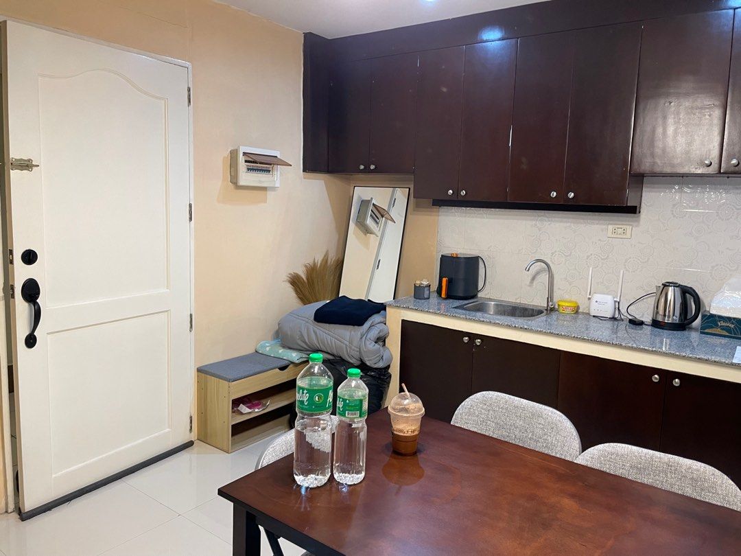 Quaint Victoria Station 1 GMA Kamuning for Rent on Carousell