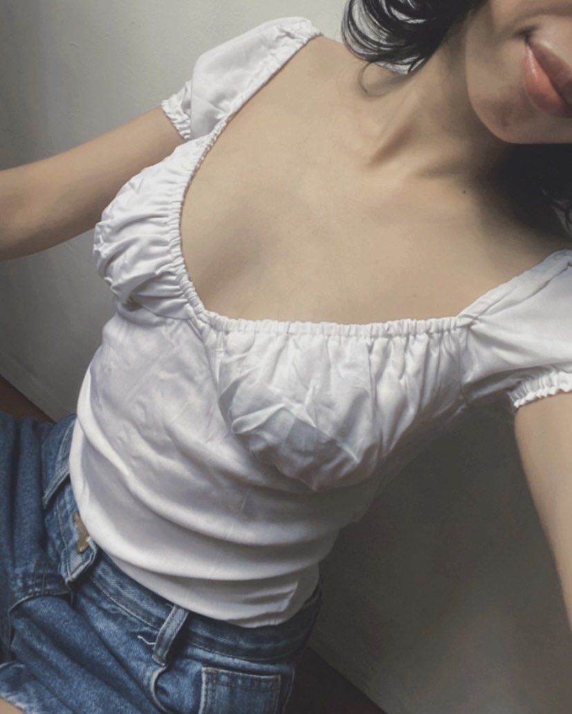 Ret and ro white puff sleeve top (Category: Blouses) located in Cagayan de Oro. Submitted by elesee (Listing ID 1237093722, Image 1). Description: .