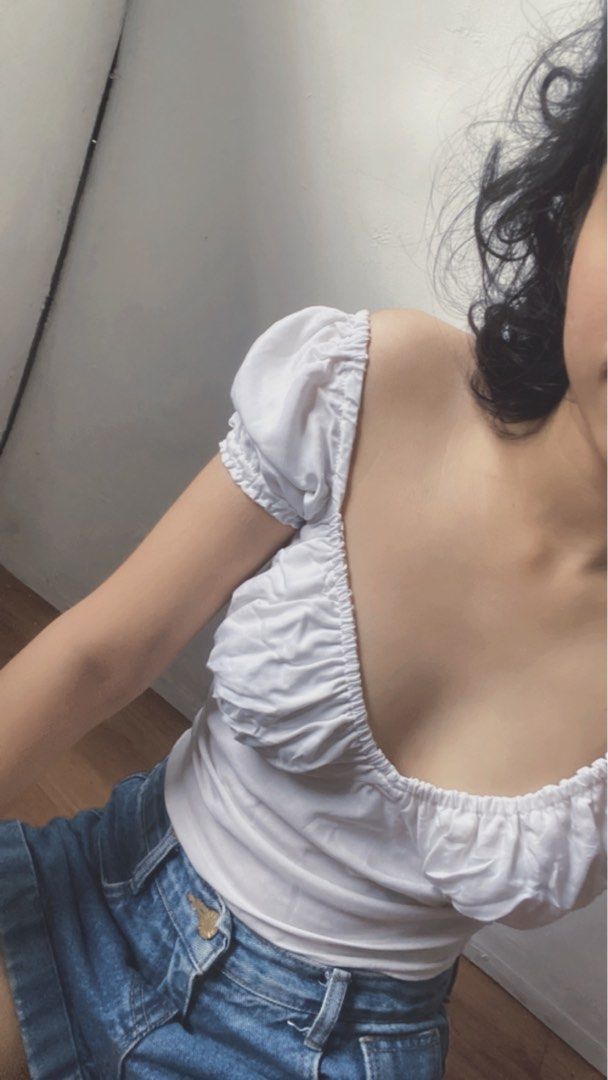 Ret and ro white puff sleeve top (Category: Blouses) located in Cagayan de Oro. Submitted by elesee (Listing ID 1237093722, Image 2). Description: .