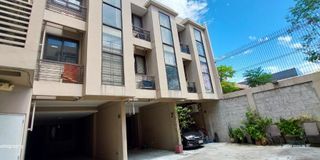  72.8 SQM TOWNHOMES WIYH 2 PARKINGS IN MANDALUYONG CITY