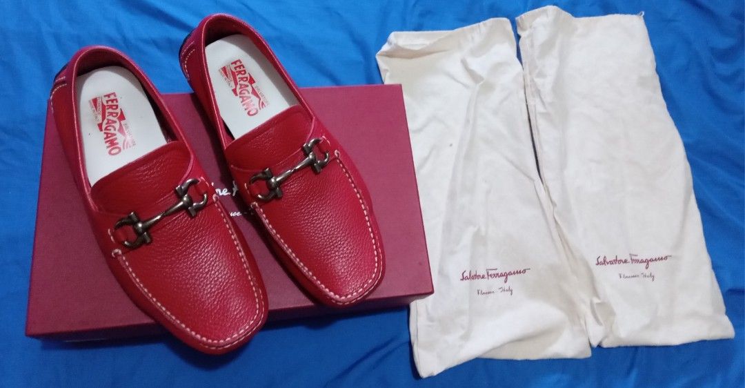 Salvatore Ferragamo (Category: Loafers) located in Manila. Submitted by monchiing (Listing ID 1237157914, Image 3). Description: Salvatore ferragamo loafers (re-soled) size 8 but wears 8.5-9 leather in good condition used for a couple of times then stored causing the original sole to get brittle..