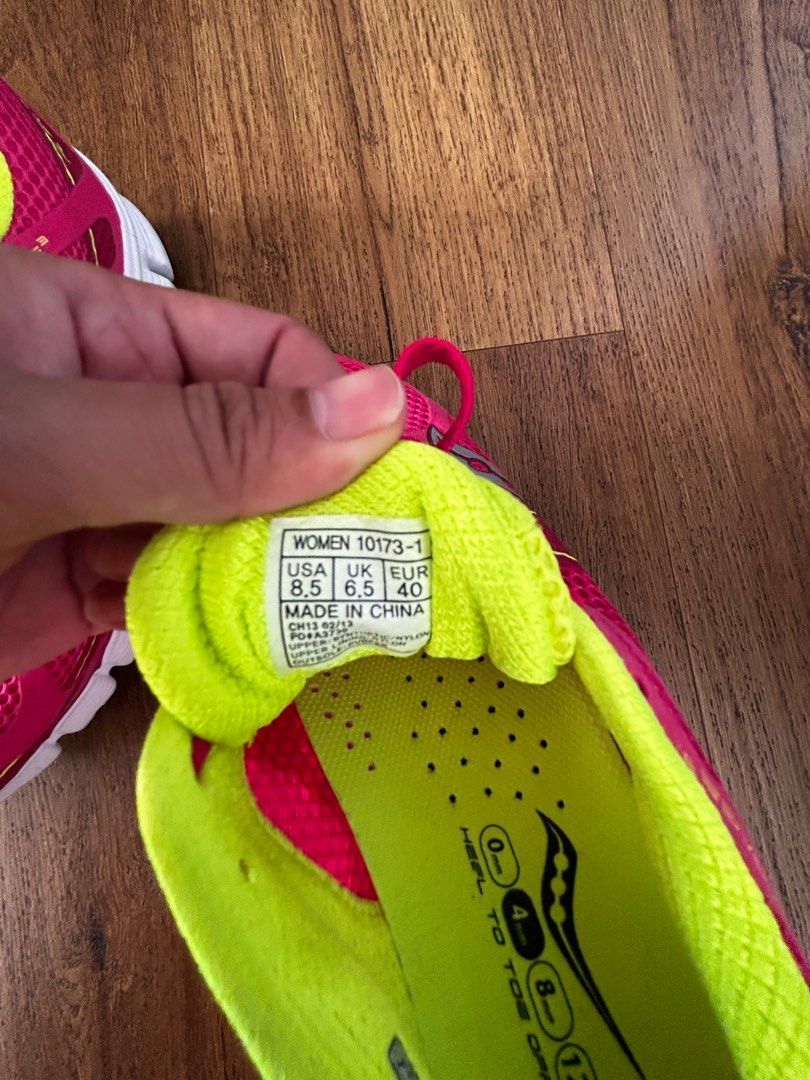 Saucony running shoes, Women's Fashion, Footwear, Sneakers on Carousell