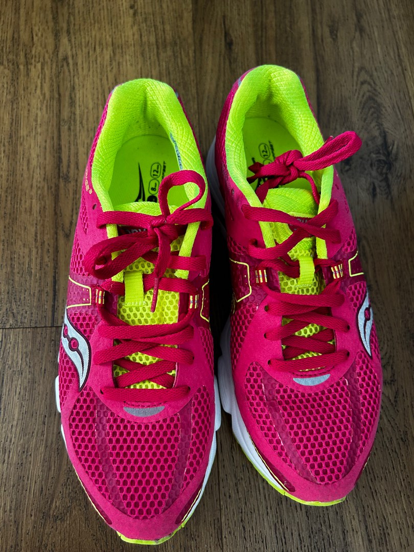 Saucony running shoes, Women's Fashion, Footwear, Sneakers on Carousell