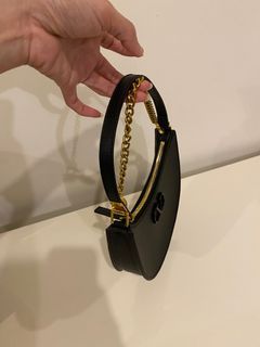 Selling my baby (Valentino clutch)