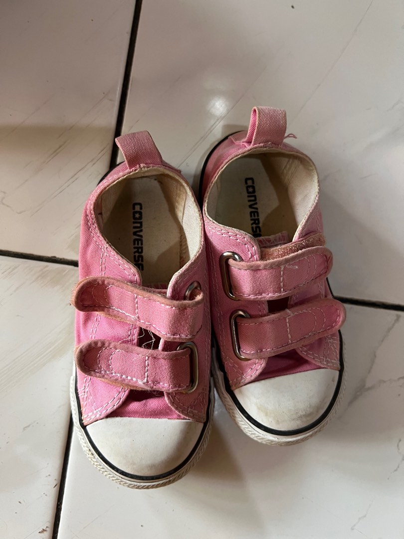 Sepatu converse anak, Bayi & Anak, Lainnya di Carousell
