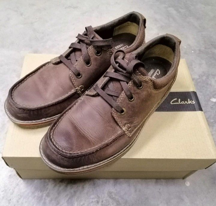Size 7 Clarks men leather shoes