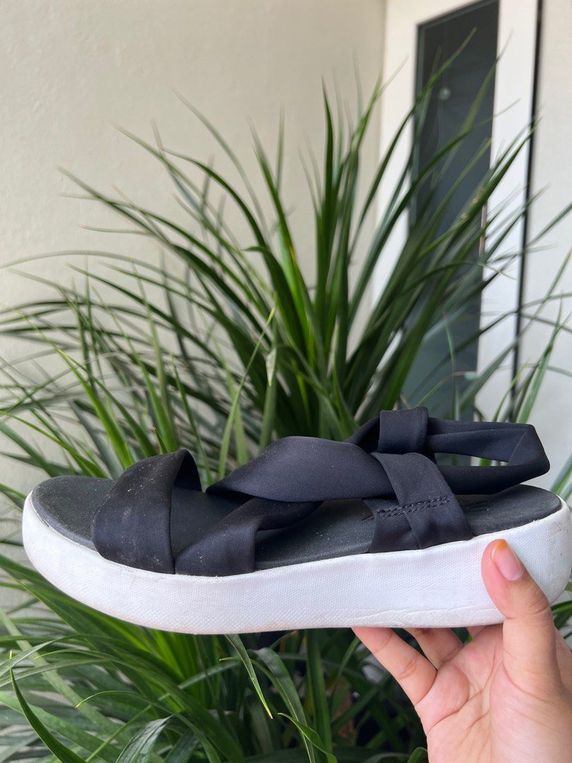 Skechers light store star city escape