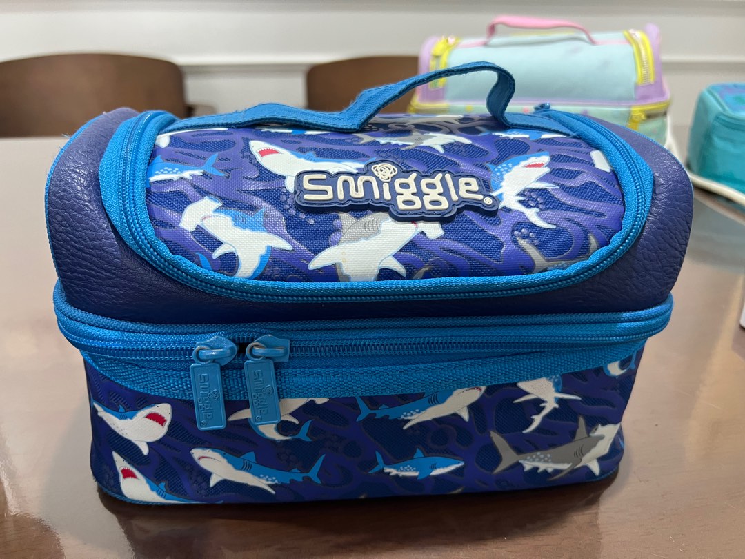Smiggle shark top lunch box