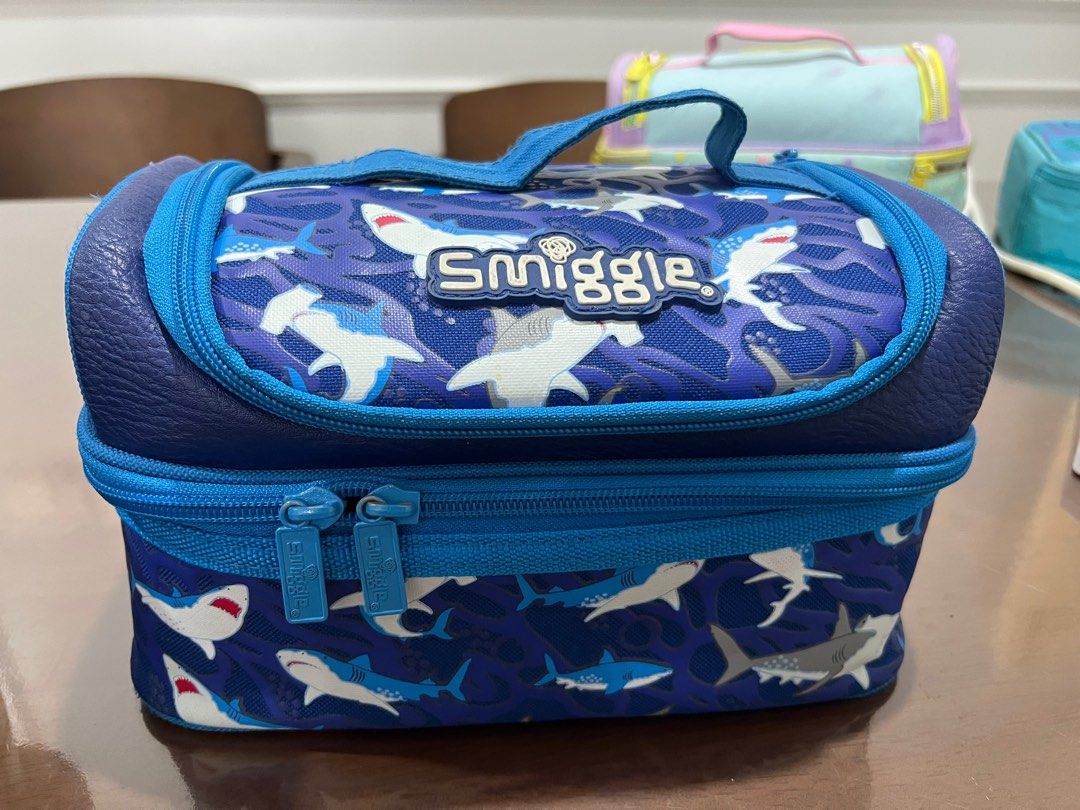 Smiggle shark lunch sale bag