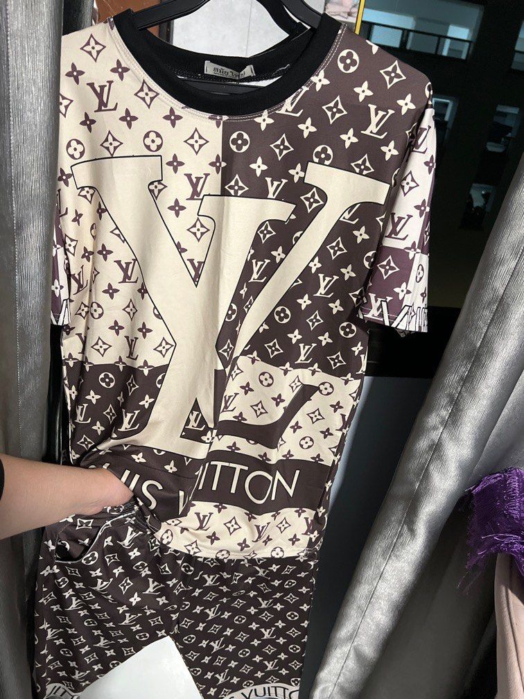 Louis Vuitton LV Card Tee, Men's Fashion, Tops & Sets, Tshirts & Polo Shirts  on Carousell