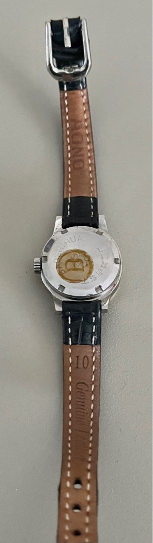 Retro thumb sized mechanical wind up watch