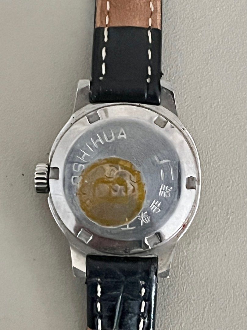 Retro thumb sized mechanical wind up watch