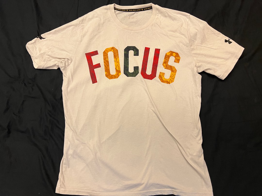 Under Armour XL 透氣排汗t shirt on Carousell