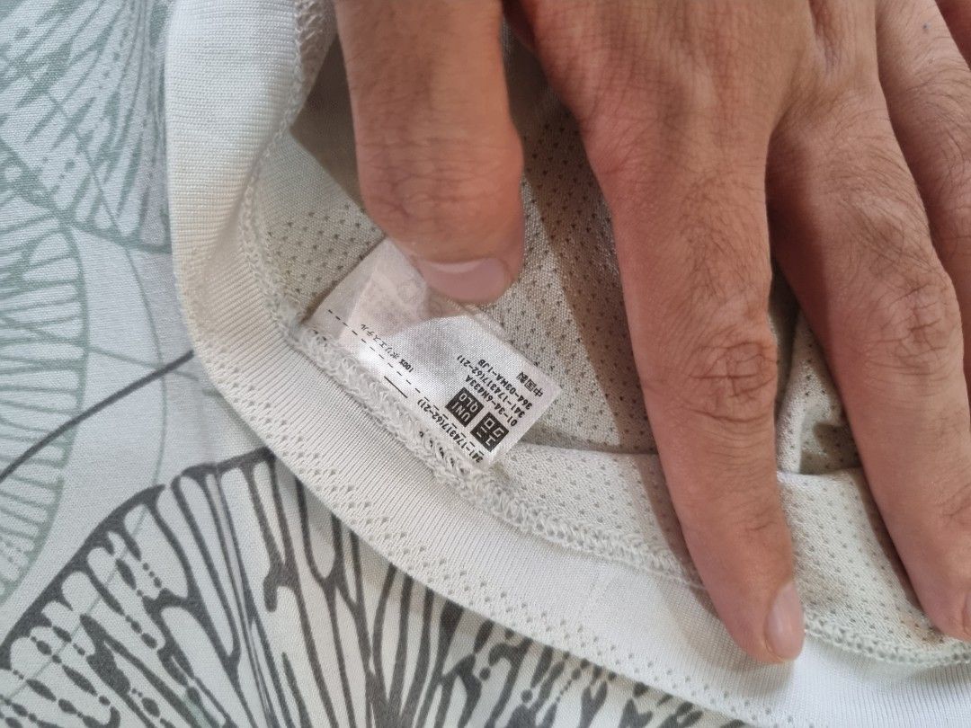 Uniqlo Drifit Poloshirt (Category: Tshirts & Polo Shirts ) located in San Fernando. Submitted by hapinuyir (Listing ID 1236998655, Image 2). Description: Decluttering, lightly used with 9/10 condition. Nabakbak nalang yung uniqlo print sa collar area and at the back of the shirt but no other issues or flaws..
