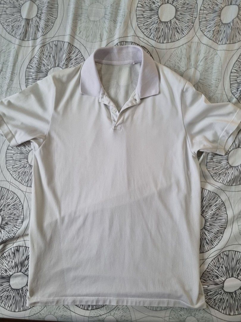 Uniqlo Drifit Poloshirt (Category: Tshirts & Polo Shirts ) located in San Fernando. Submitted by hapinuyir (Listing ID 1236998655, Image 1). Description: Decluttering, lightly used with 9/10 condition. Nabakbak nalang yung uniqlo print sa collar area and at the back of the shirt but no other issues or flaws..